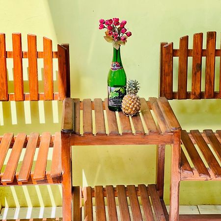 Kurnia Family Homestay & Restaurant! Huu Екстериор снимка