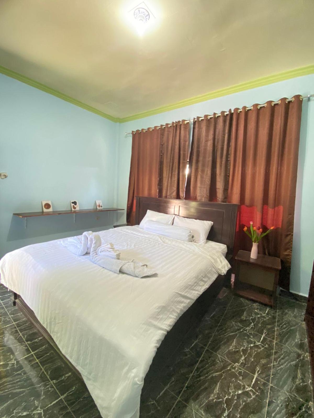 Kurnia Family Homestay & Restaurant! Huu Екстериор снимка