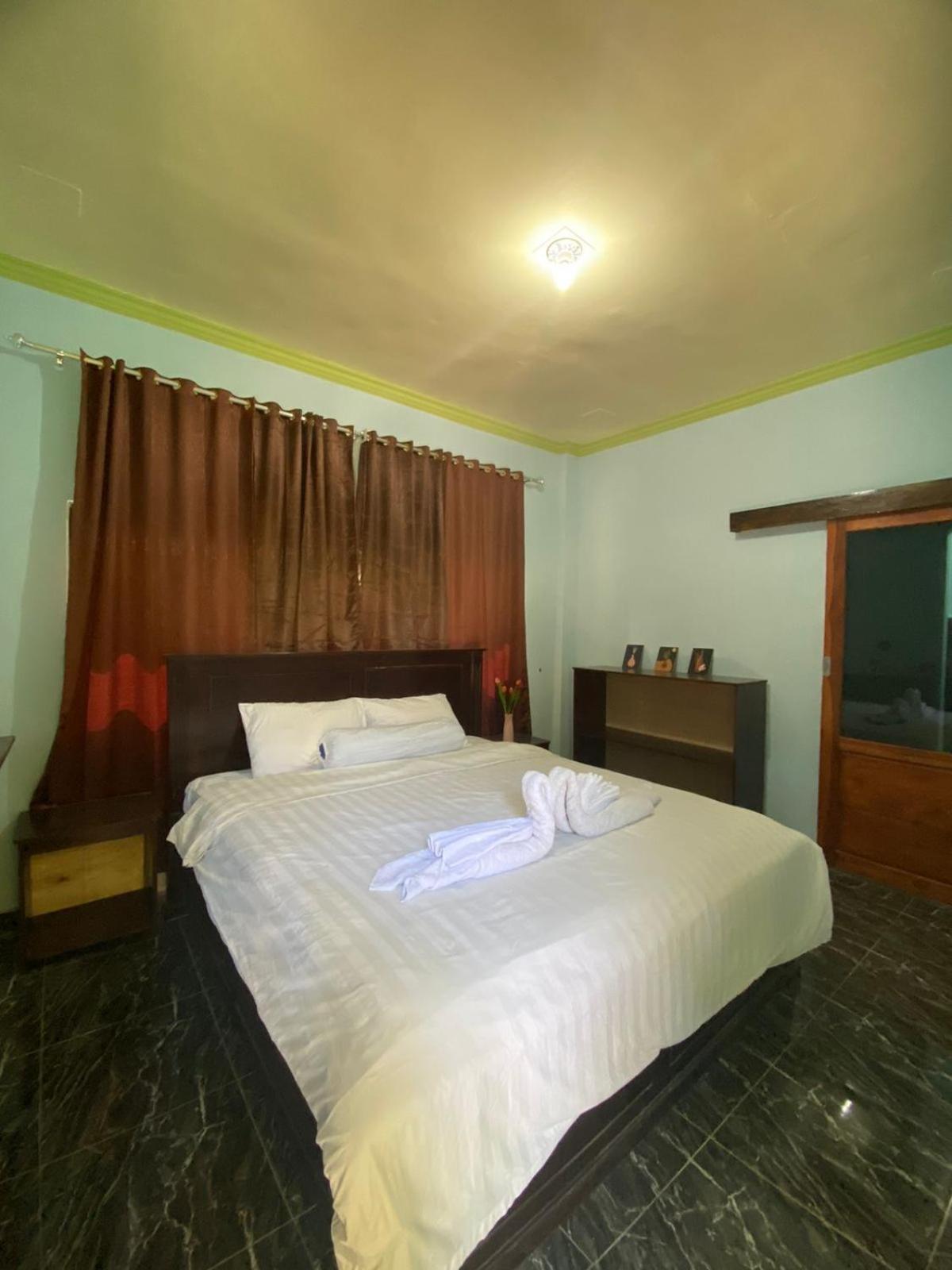Kurnia Family Homestay & Restaurant! Huu Екстериор снимка
