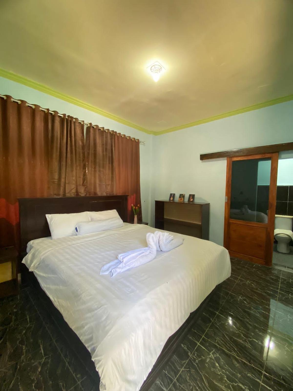 Kurnia Family Homestay & Restaurant! Huu Екстериор снимка