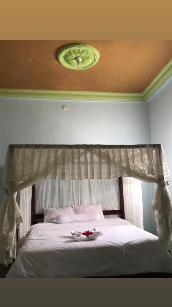 Kurnia Family Homestay & Restaurant! Huu Екстериор снимка